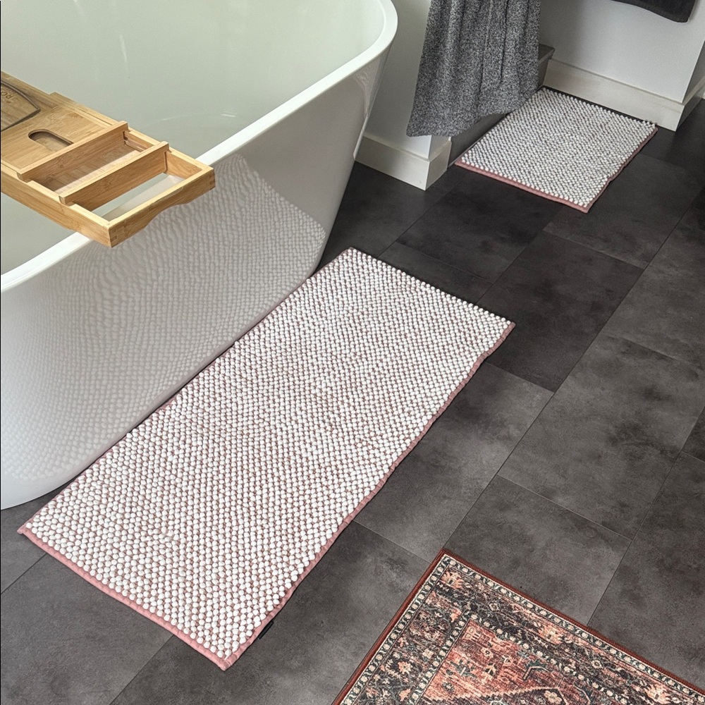 Elegant White and Pink Bath Mat Set